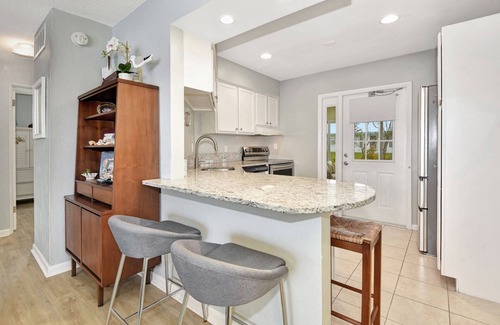 Glenwood House | Adorable Beach Bungalow just Steps from the BEACH!