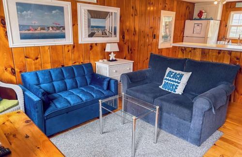 Dennis House | Adorable beach cottage, steps from Bayview Beach, sleeping 12