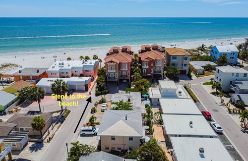 Redington Shores House | Adorable cottage steps to the beach!