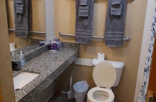 Fellowship Apartment | Adorable Cottage on farm- 10 mins to WEC