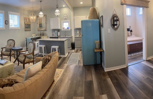 Natchez Cottage | Adorable Downtown Carriage House Cottage