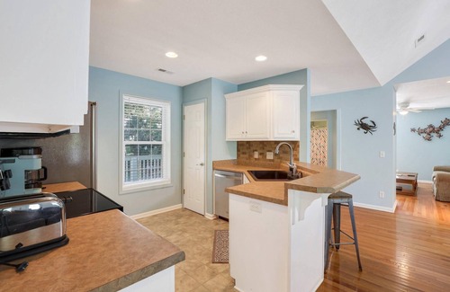 Oceanmarsh Subdivision House | Adorable Home on Lagoon with Golf Cart
