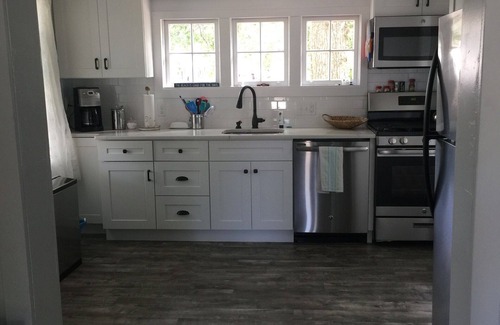 Town Bank Cottage | Adorable Renovated Cottage - Just steps from the Bay!