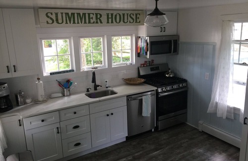 Town Bank Cottage | Adorable Renovated Cottage - Just steps from the Bay!