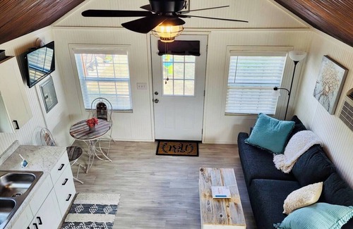 Potosi House | Adorable tiny house (with loft!) near Potosi Live