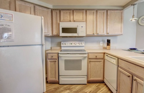 Sneads Ferry Condo | Adorable Updated Oceanfront Condo on the top floor!