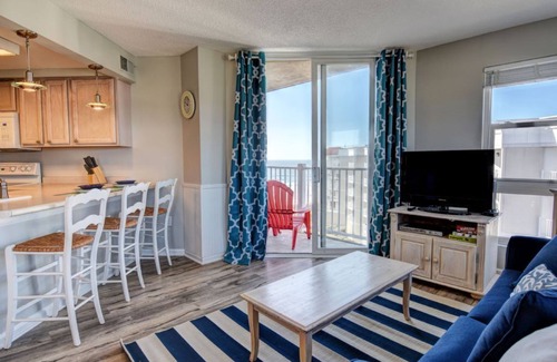Sneads Ferry Condo | Adorable Updated Oceanfront Condo on the top floor!