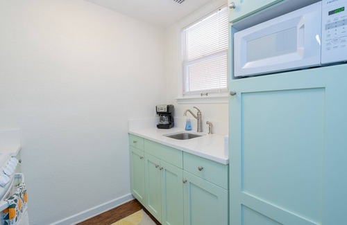 Dunedin Cottage | Adorable Villa 1 min to Downtown Dunedin