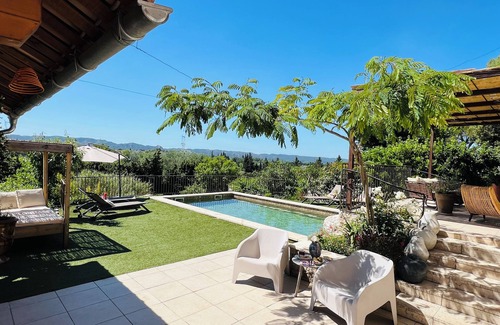 Eyragues Villa | Adorable villa with private swimming pool and a superb view of the mountains