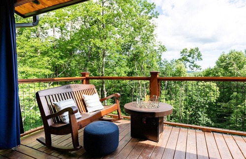 Brevard Cabin | Adults-only Mountain Retreat! Anniversary, Honeymoon, Romantic Getaways.
