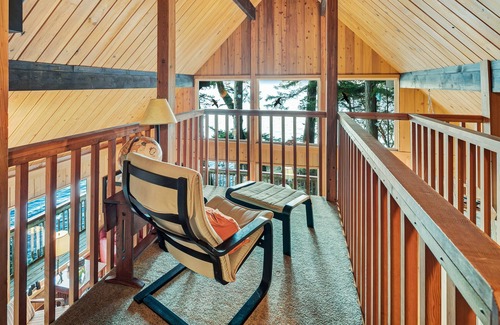 Olga Cabin | Adventure cabin on the water, perfect for wildlife viewing