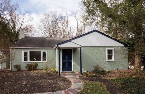 Berwyn House | Adventure Doggie's K9 Cottage @ Berwyn MainLine - No Pet Fees