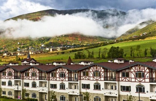 Midway Villa | Adventure Hub~Backcountry Ski|Snowmobile|Scuba Diving Villa 3020