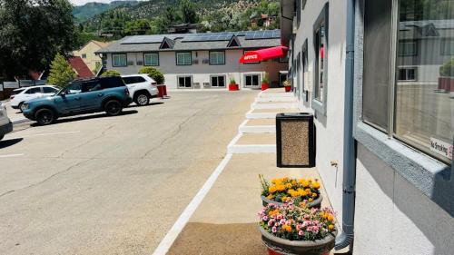 Glenwood Springs Hotel | Adventure Inn - Glenwood Springs