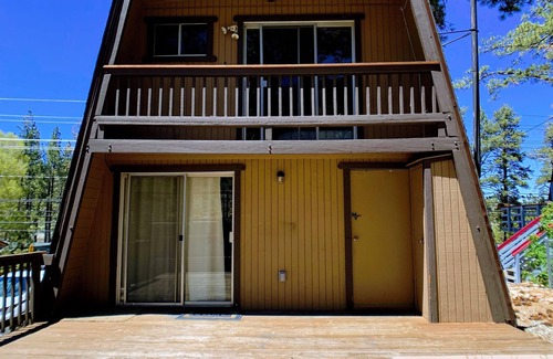Big Bear Cabin | Adventure & Relaxation: Mountain Cabin