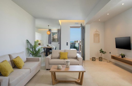 Maleme Apartment | Aegean Breeze Luxury Apartments next to the sea