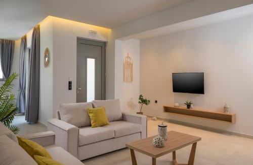 Maleme Apartment | Aegean Breeze Luxury Apartments next to the sea