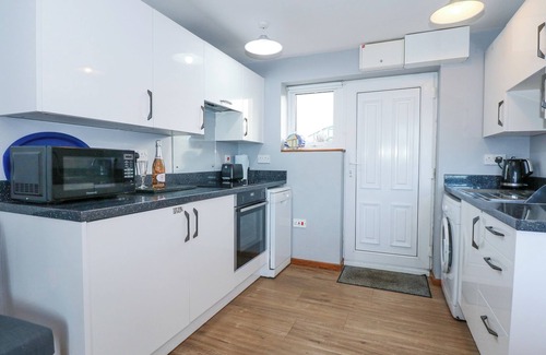 Llandanwg Cottage | AEL Y DON, pet friendly, country holiday cottage in Llandanwg