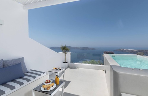 Imerovigli House | Aether Suite with hot tub and sea view by Caldera Houses