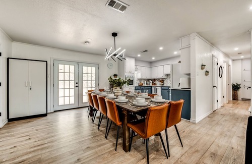 Weatherford House | Afar Modern Vacation Homen