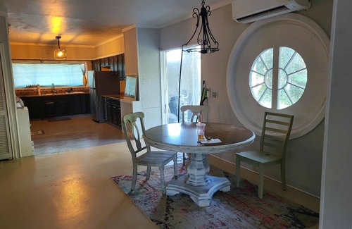 Monroe House | Affordable 7-bedroom house on the bayou in Monroe