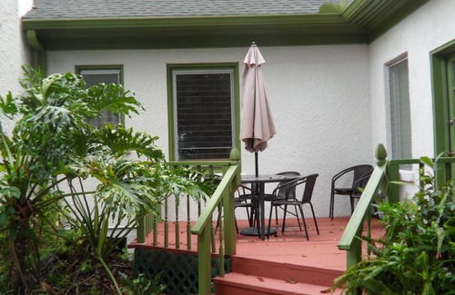 Davenport House | AFFORDABLE. BEAUTIFUL. 4,200 S.F., near Disney and Singing Tower
