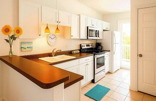 Northwest Pensacola House | Affordable Family & Pet-Friendly Comfort Quick Drive to Beaches and bases.