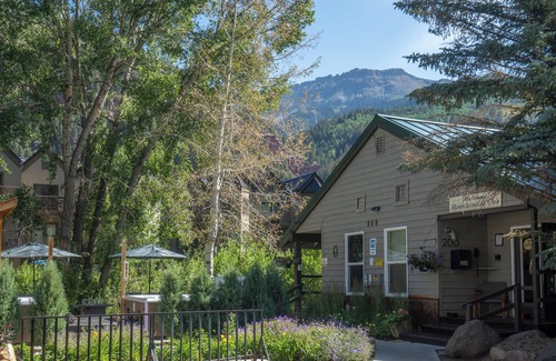 Telluride Hotel | Affordable Hotel Room in Telluride Facing the River