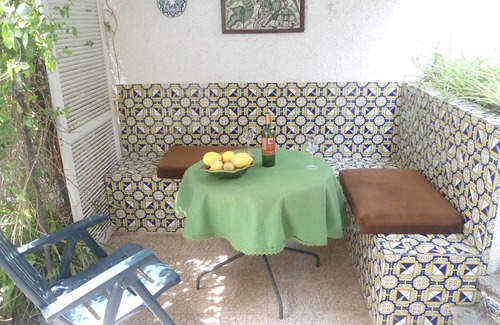 Calafell Apartment | Affordable nice apartment with 1 bedroom for individualists m. garden