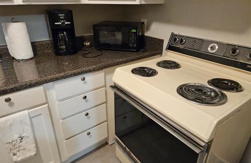 Vollintine-Evergreen House | Affordable Twin Room (2 Beds) Near St. Jude