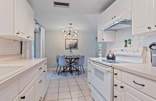 Sarasota House | Afterdune Delight | PET-FRIENDLY w/Backyard + Lanai