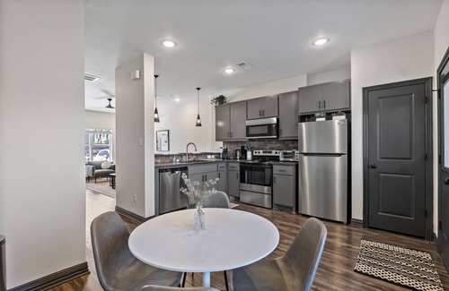 College Station Condo | Aggie Condo 2 Master Bedroom Ensuites