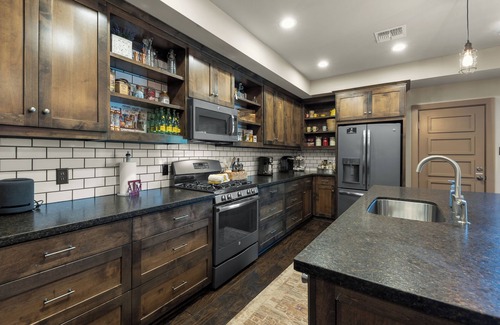 College Park Apartment | Aggieland Apartment Suite