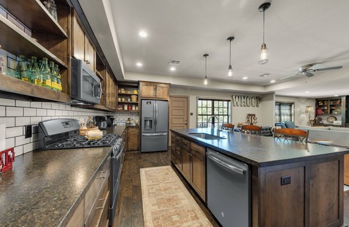 College Park Apartment | Aggieland Apartment Suite