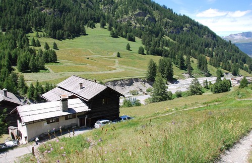 Saint-Veran Ski Chalet | AGREABLE CHALET, SAUNA, ski in ski out - Parking