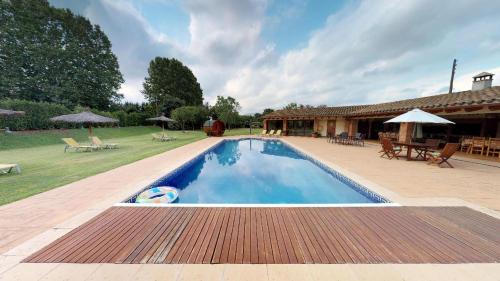 Santa Eulalia de Roncana Apartment | Agroturisme Can Burguès