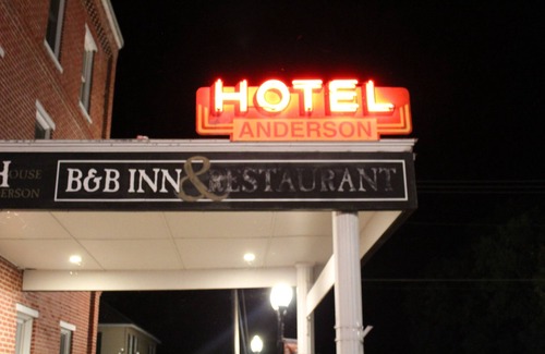 Wabasha Hotel | AH #15 · AH #15 Queen w/Shower
