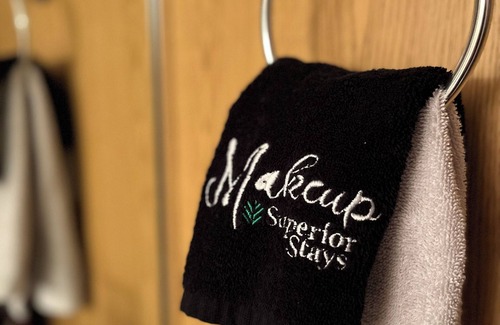 Wabasha Hotel | AH #8 · AH #8 Queen Suite w/Tub/Shower