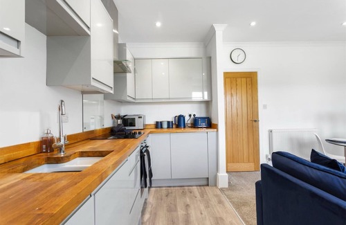 Hythe Apartment | Ahoy There! 2 bed apartment right by the sea