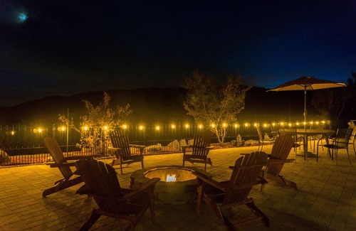 Ahwahnee House | Ahwahnee Hilltop Getaway - large modern home with amazing views