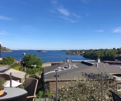 Kristiansand Apartment | Aid og Svein’ s sentrumsnære panorama hjem