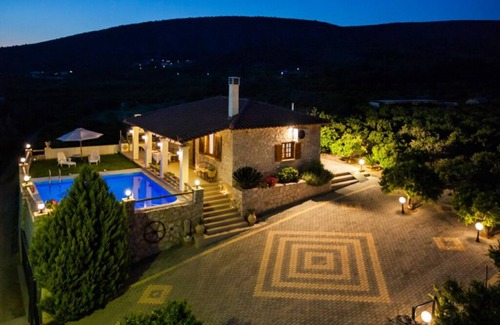 Drepano House | Aigli Private Villa for 4 persons | Pool & Outdoor Jacuzzi 5 mins from Nafplio