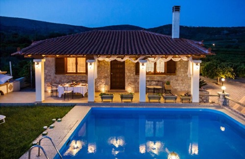 Drepano House | Aigli Private Villa for 4 persons | Pool & Outdoor Jacuzzi 5 mins from Nafplio