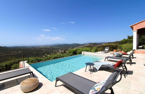 La Londe-les-Maures House | Air-conditioned villa for 8 people with heated pool and panoramic sea view in La Londe-les-Maures
