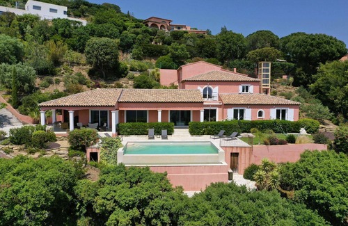 La Londe-les-Maures House | Air-conditioned villa for 8 people with heated pool and panoramic sea view in La Londe-les-Maures