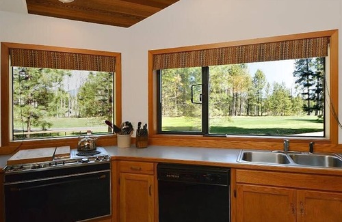 Black Butte Ranch House | Air Conditioned/Unobstructed View of Golf Course