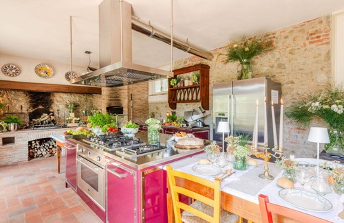 Capannori Villa | Air Conditioned 10 Bedrooms Luxury Villa and Pool in Lucca