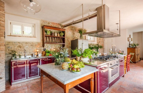 Capannori Villa | Air Conditioned 10 Bedrooms Luxury Villa and Pool in Lucca
