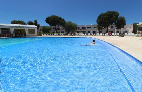Montes de Alvor Apartment | AIR-CONDITIONED 2-BEDROOM APARTMENT IN RESIDENCE WITH LARGE SWIMMING POOL