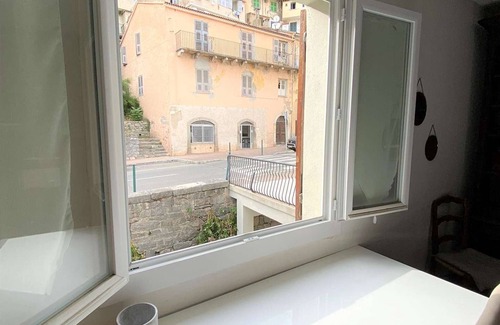 Corte Apartment | Air-conditioned 3-BR Apartment with Terrace in Corte